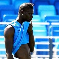 Akan ke City, Balotelli Tolak MU