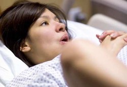 Mampukah Perempuan Melahirkan Tanpa Bantuan Orang Lain?