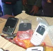  Polda Riau Sita Ribuan HP Merk Cina Ilegal