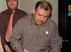 Patrialis Sangkal Dukung Penutupan Kasus Century