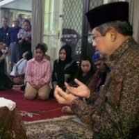Jenazah Kemal Idris Diberangkatkan ke Bogor