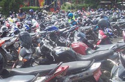 Mayoritas Motor & Mobil Raib di Jakarta Karena Parkir di Pinggir Jalan