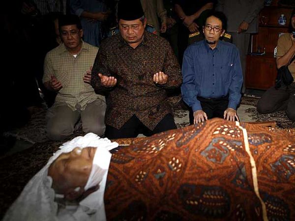 SBY Melayat Kemal Idris