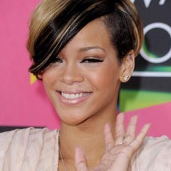 Rihanna Siap Berakting di Battleship