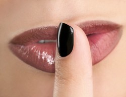 Cara Merawat Cat Kuku Warna Gelap