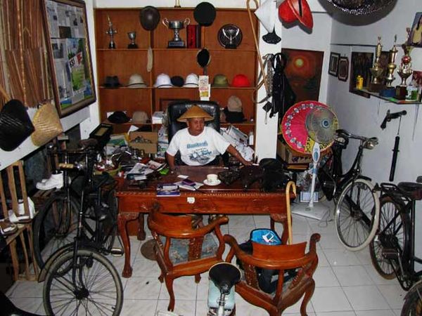 Doddi Pengoleksi Barang Jadul