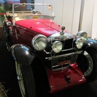 Meski Terpinggirkan, Mobil Klasik Tetap Primadona