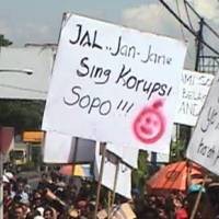  Tutup Jalur Pantura,  Ribuan Perangkat Desa Demo Tuntut Kajari Batang Mundur