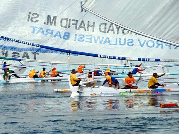 Adu Cepat Perahu Suku Mandar