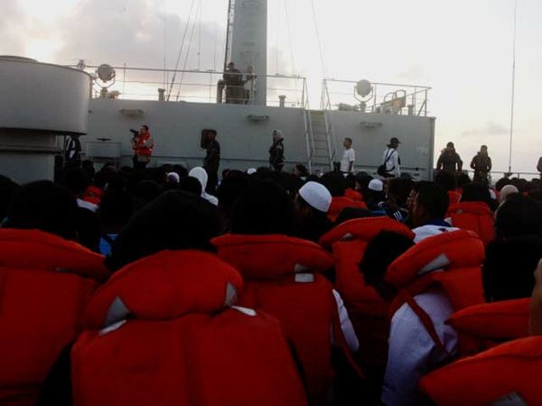 Simulasi Kebakaran di KRI Makassar