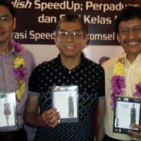  Desainer Miss Universe Rancang Modem 3G Merek Lokal