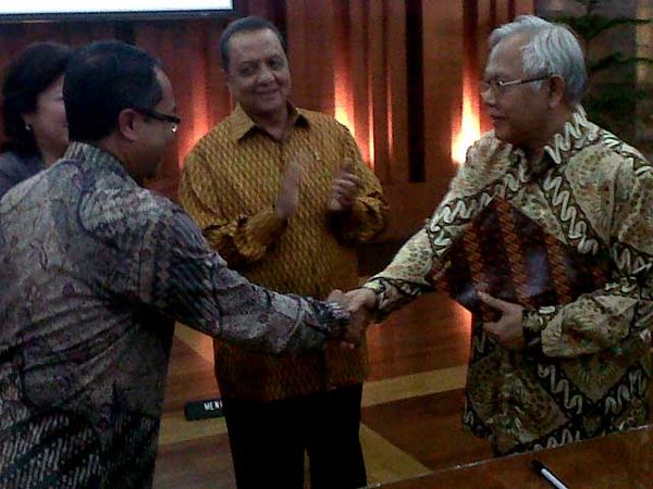 Eximbank Biayai Industri Sepatu dan Tekstil