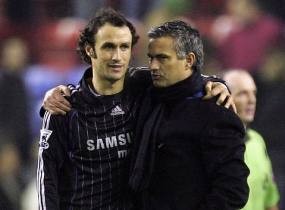 Mourinho Lirik Carvalho