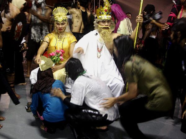 Dimandikan Dedemit Laut