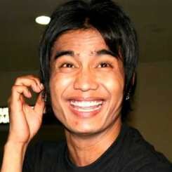 Charly ST 12 Cuek Diprotes Penyanyi Keong Racun