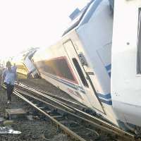 Buntut Kereta Anjlok, Menhub Ancam Ganti Dirut PT KAI