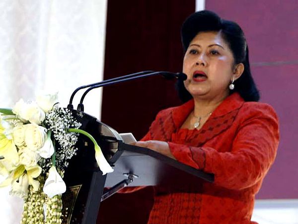 Ibu Negara Luncurkan Buku