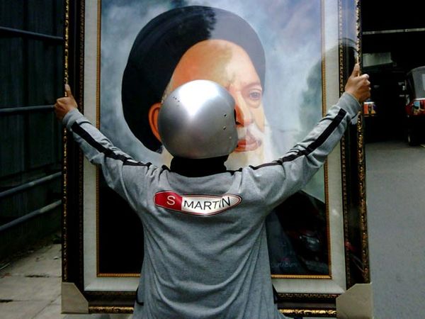 Imam Khomeini Melintas Jakarta