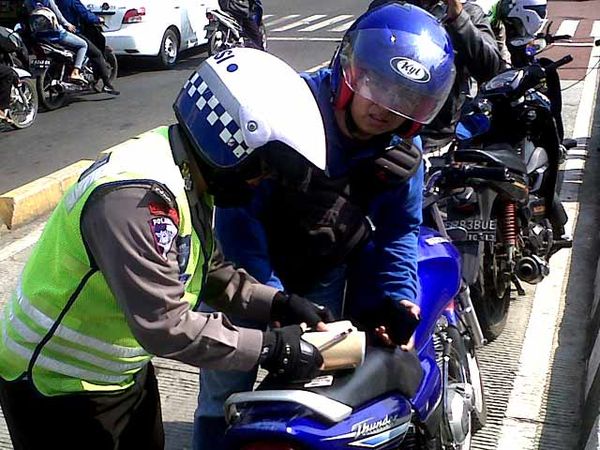 Terobos Jalur Busway, Pemotor Ditilang