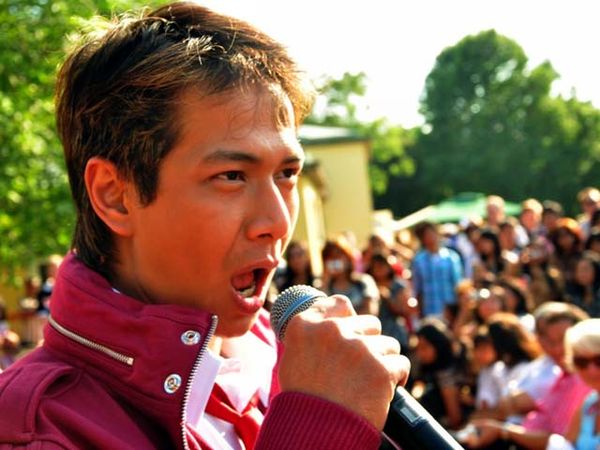 Aming dan Delon Hibur Bule Austria