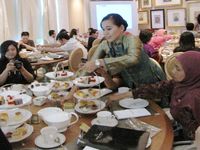 Serunya Ngeteh Plus Ngobrolin Gadget
