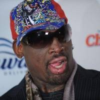 Mobil Terbalik, Dennis Rodman Tak Apa