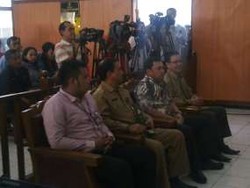 Hakim Marahi Pengunjung Sidang yang Makan & Minum