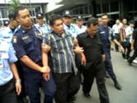 Kecewa Bupati Ogan Ilir, Seorang Pria Histeris di DPR