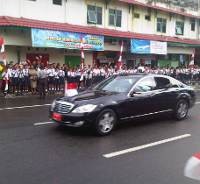 Ratusan Pelajar Jadi Pagar Hidup SBY di Puncak Sail Banda 