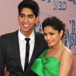 Dev Patel Tertawakan Gosip Tunangan dengan Freida Pinto