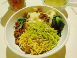 Merah Kuning Hijau yang Lembut Lezat