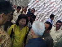 4 Menteri Tinjau Gudang Bulog