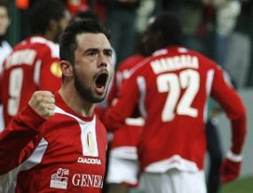 MU-Liverpool Berebut Defour