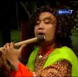 Aziz Gagap Bersyukur Honornya Naik Seperak Dua Perak