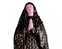 Patung Perawan Maria Sindir Fashionista 