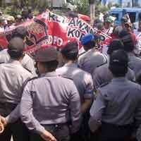 Bea Cukai Didesak Musnahkan 92 Kontainer Cengkeh Selundupan