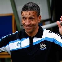 Hughton & Mancini Favorit Dipecat