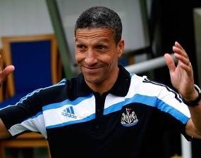 Hughton & Mancini Favorit Dipecat