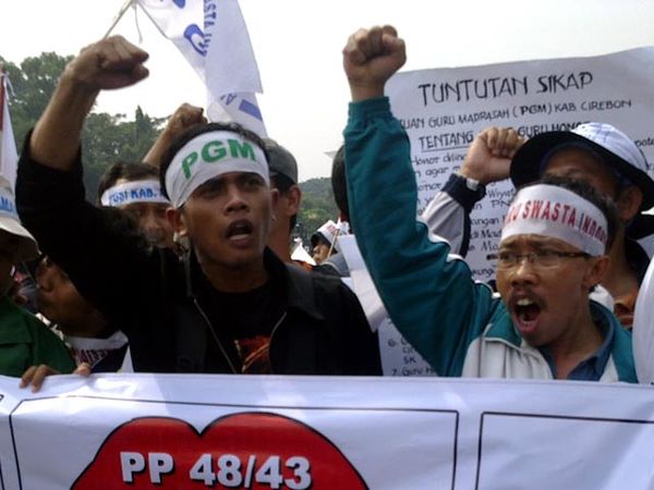 Guru Swasta Demo di Istana Merdeka