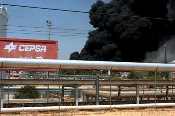 Kilang Minyak di Spanyol Terbakar