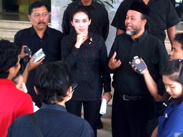 Rieke Oneng Datangi Bareskrim Rieke Oneng Datangi Bareskrim