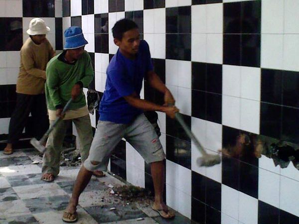 Bangunan Tanpa IMB Dibongkar