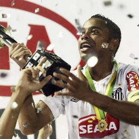 Robinho Ingin Tetap di Santos  