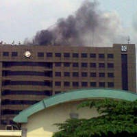 Istri Histeris Lihat Jenazah Dadang dan Edi Dimasukkan ke Ambulans