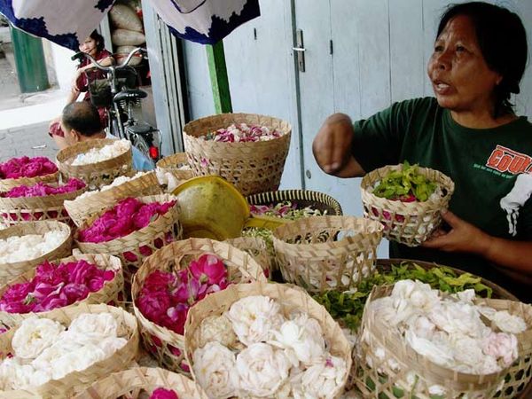 Pedagang Bunga Tabur Panen Rezeki