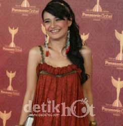 Shireen Sungkar Keluar RS Diputuskan Nanti Malam