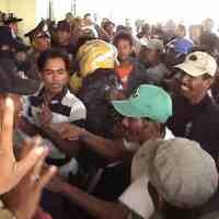 Tuntut Hak Garap Lahan, Petani Garam Madura Bersitegang