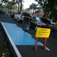 Jalur Sepeda Diwarnai dengan Cat Khusus