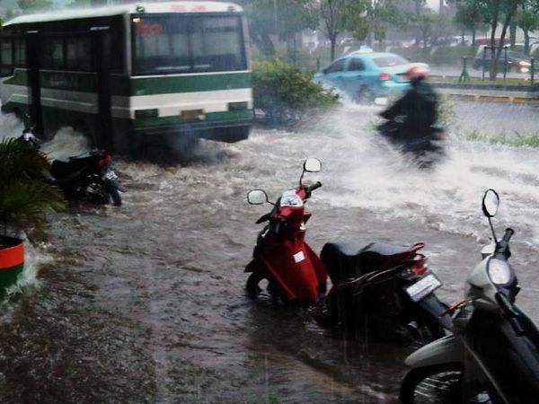 Hujan Deras Rasuna Said Tergenang