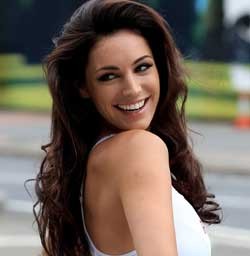 Bertubuh Seksi, Kelly Brook Bingung Cari Baju